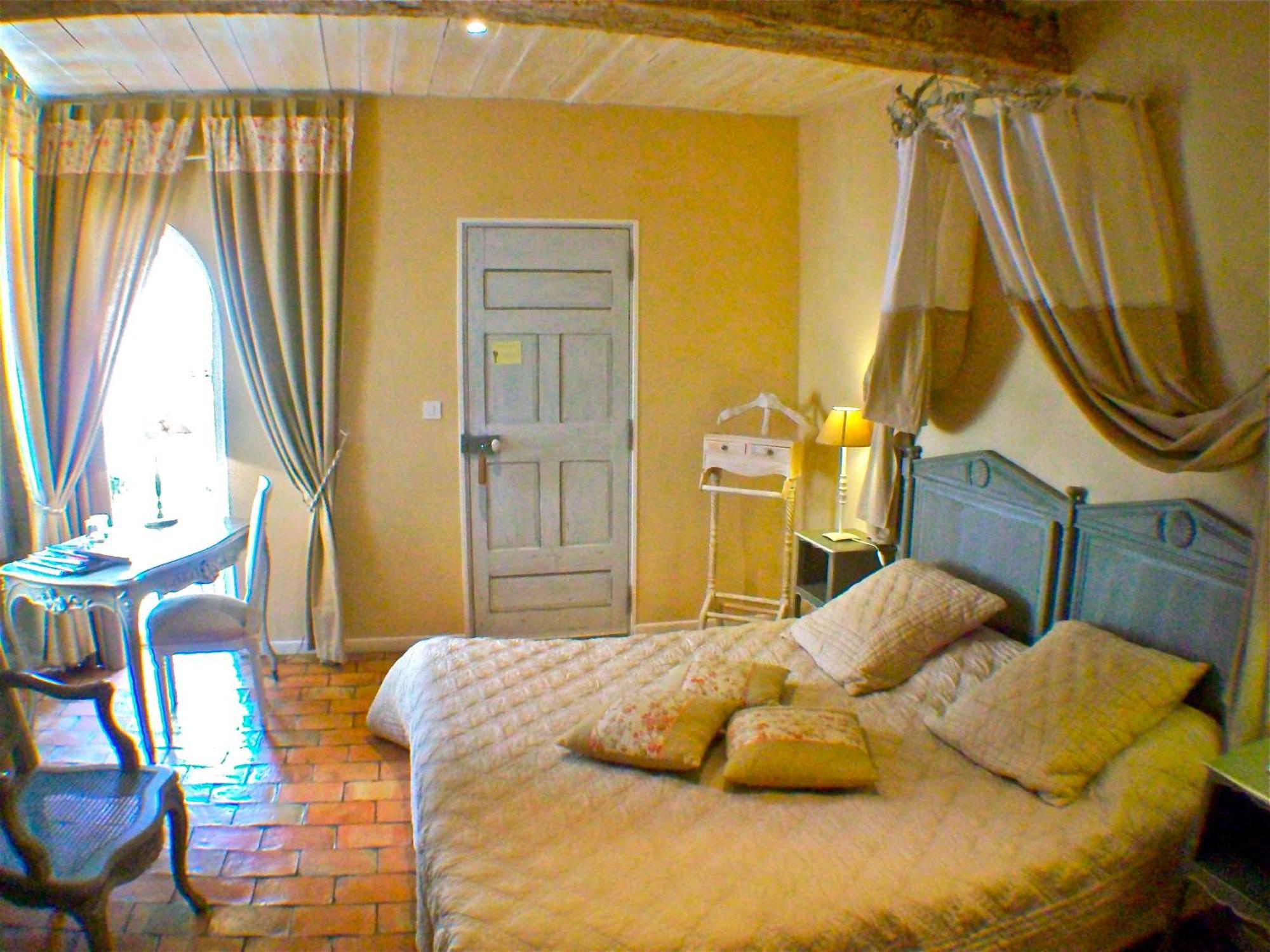 Un Patio En Luberon Bed & Breakfast Ansouis Exterior photo